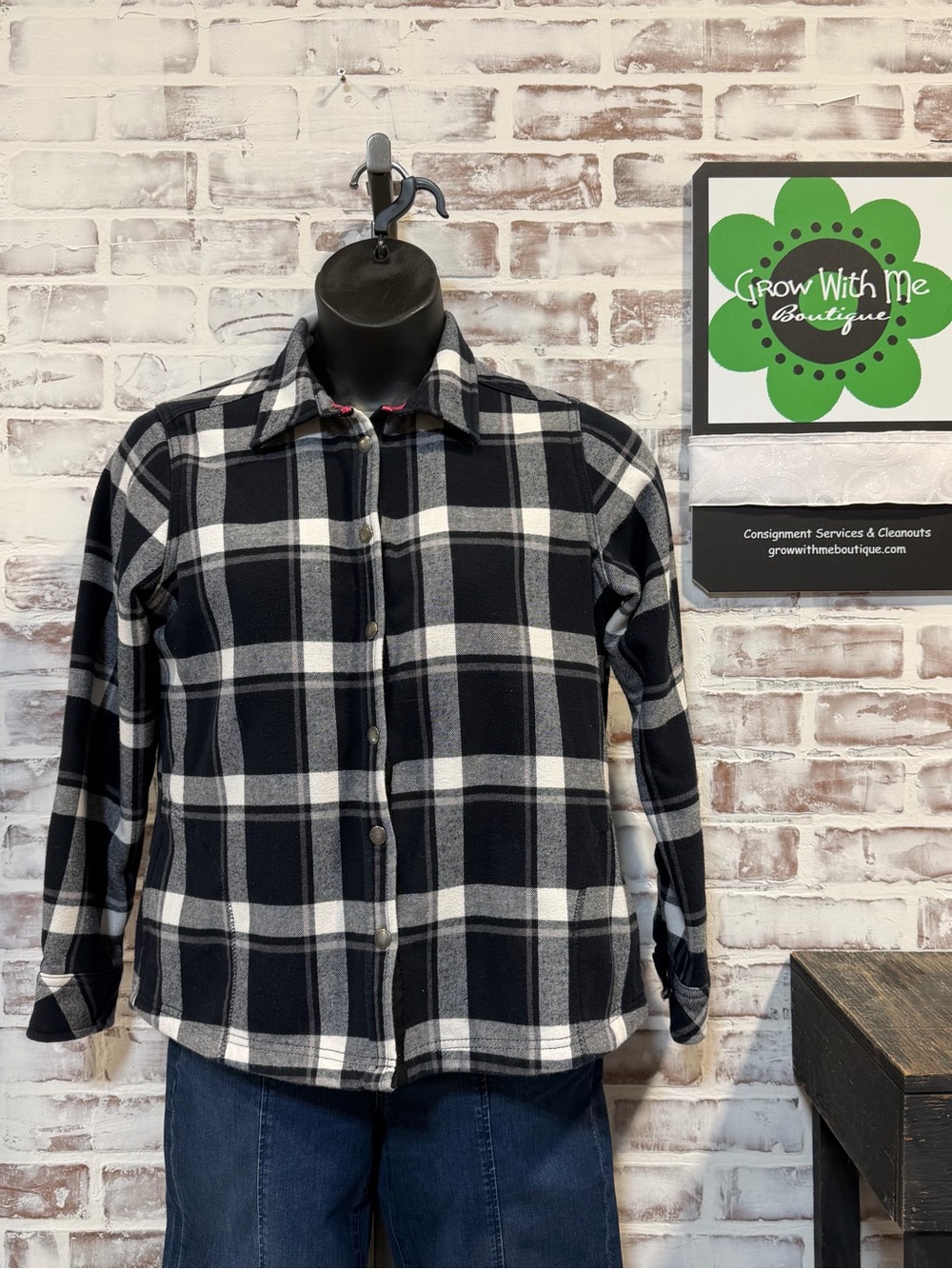 Black & White Plaid Button-Front Women's Shirt Jacket large